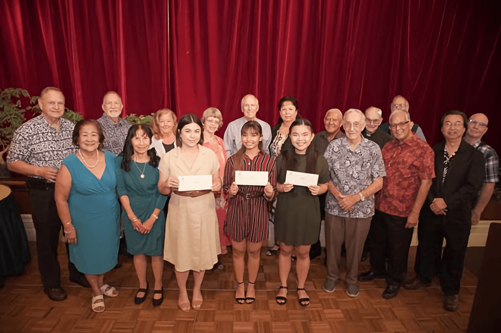 Emeritus professors of UOG with the scholarship awardees. 