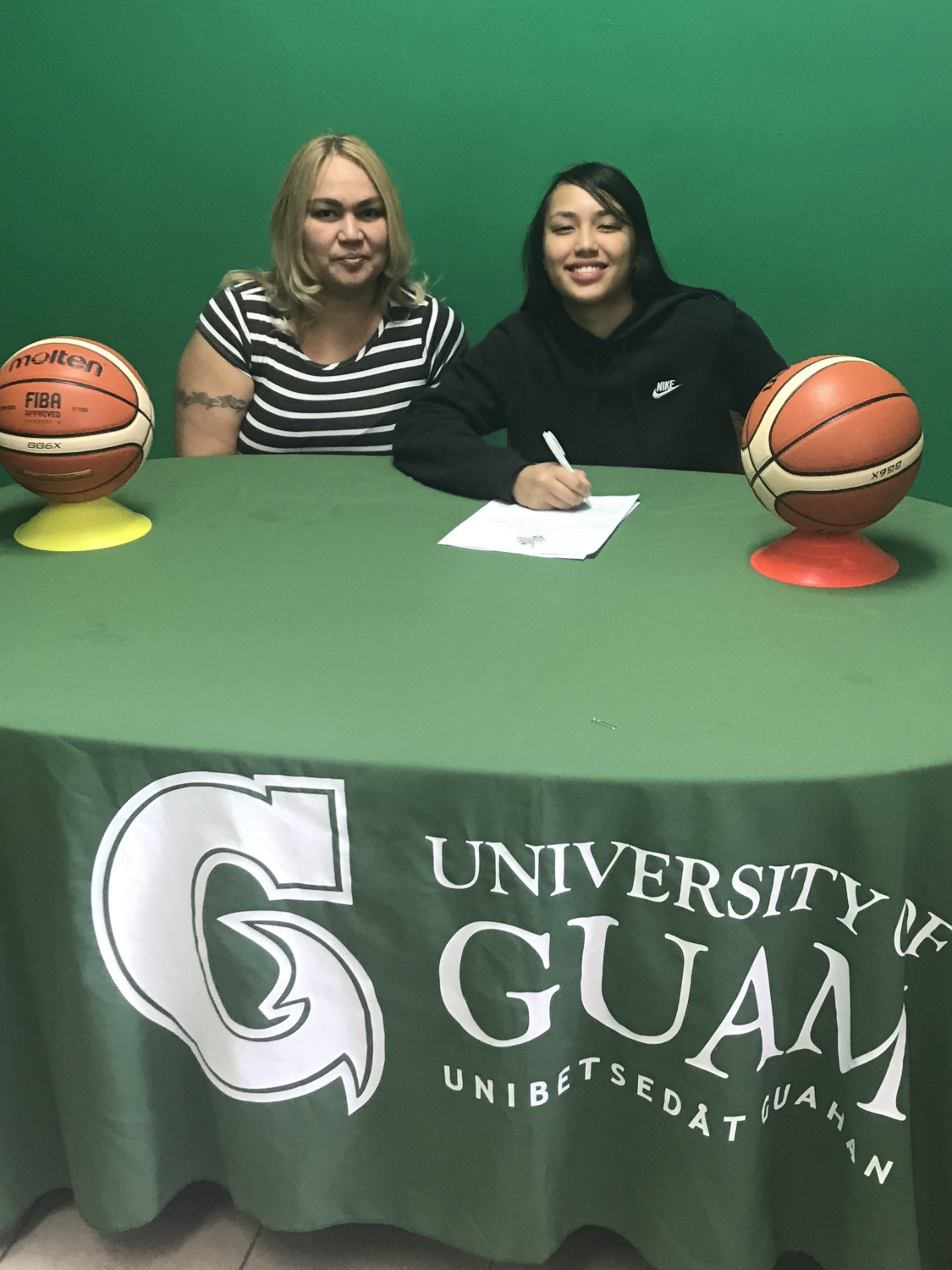 Niah Siguenza and her mother, Josie Deleon Guerrero Siguenza