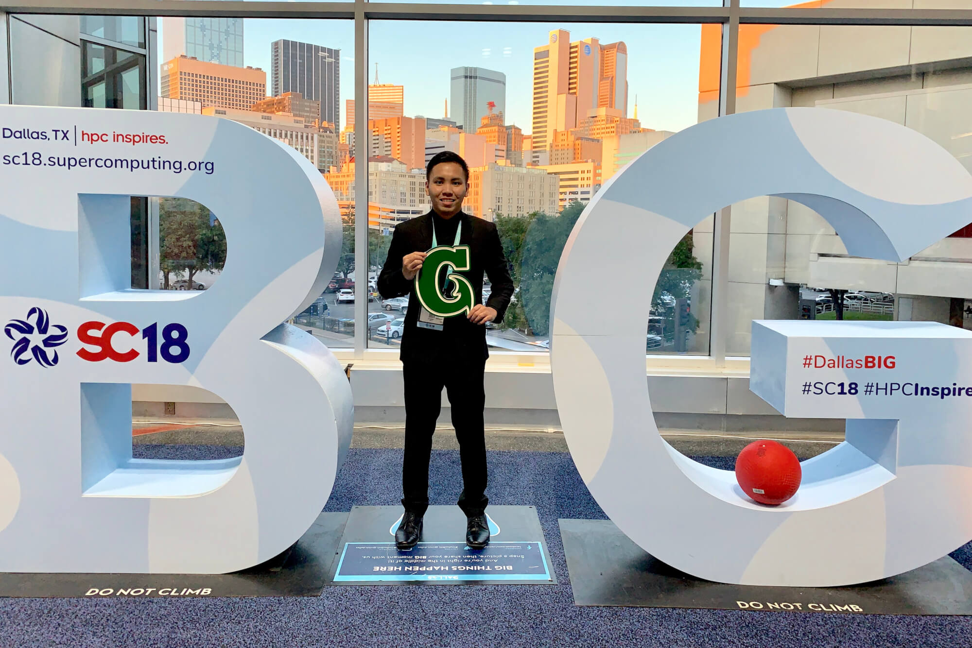 UOG sophomore Nilo Espinoza at the Supercomputing18 conference