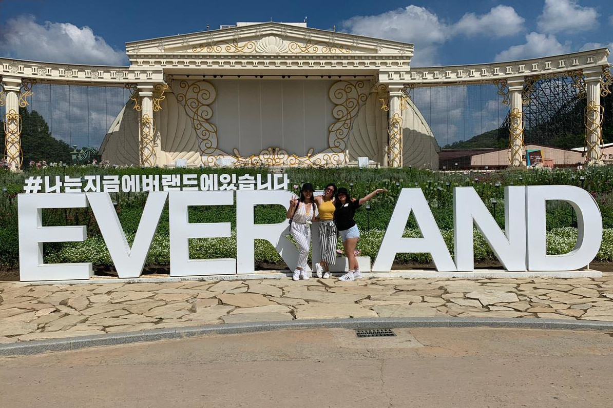 The Feeling Korea study abroad experience included a visit to Everland, a South Korea theme park