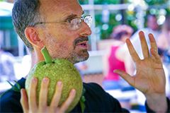 Craig Elevitch conducts a training on breadfruit.