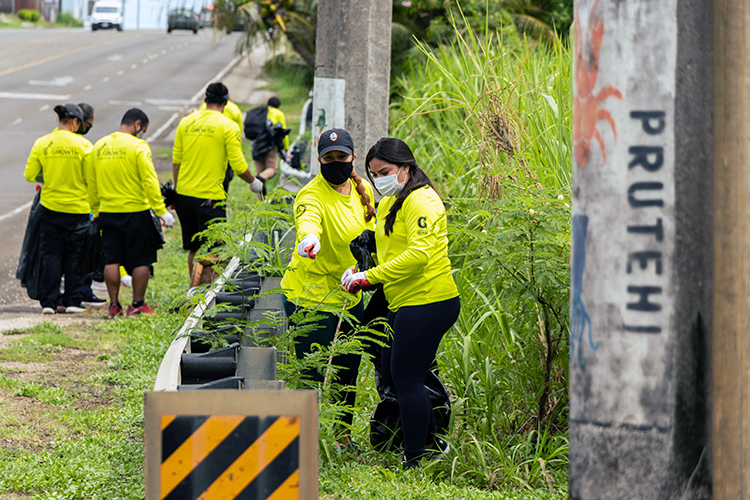 Photo of members of the G3 Conservation Corps at a roadside cleanup 