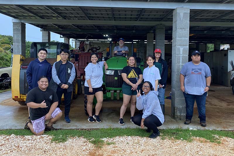 AL-101 students at Triton Farm