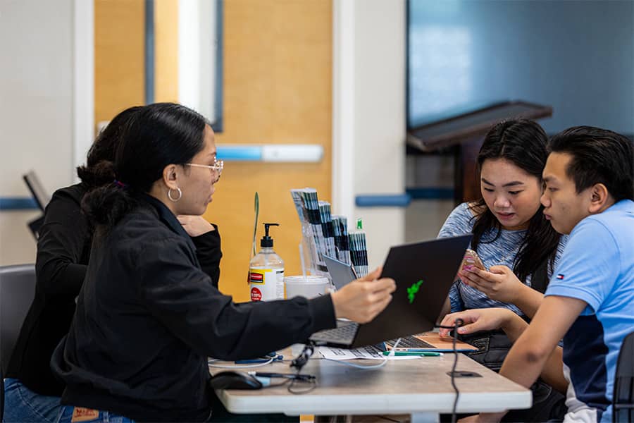 UOG students visit one-stop services