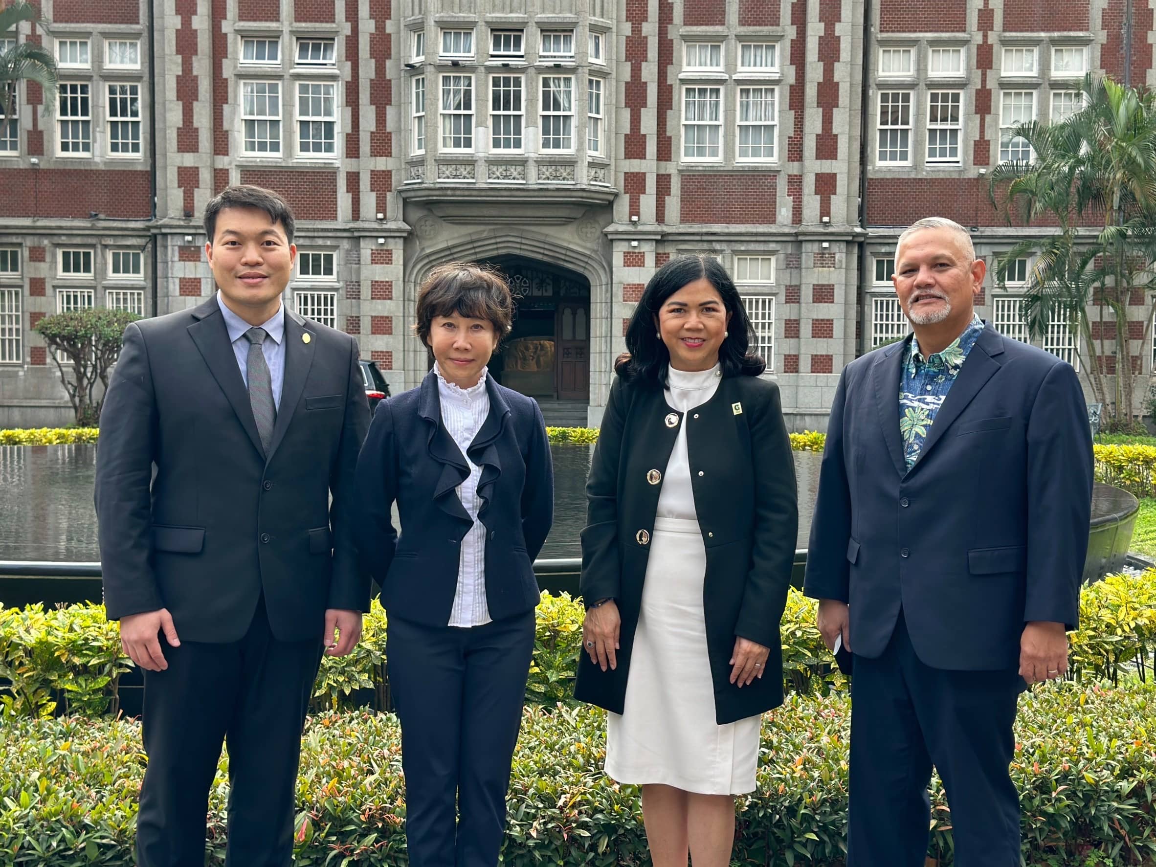 Group photo with Kuan-Ju Chen, Nikki Lin, Anita Borja Enriquez, and Carlos Taitano