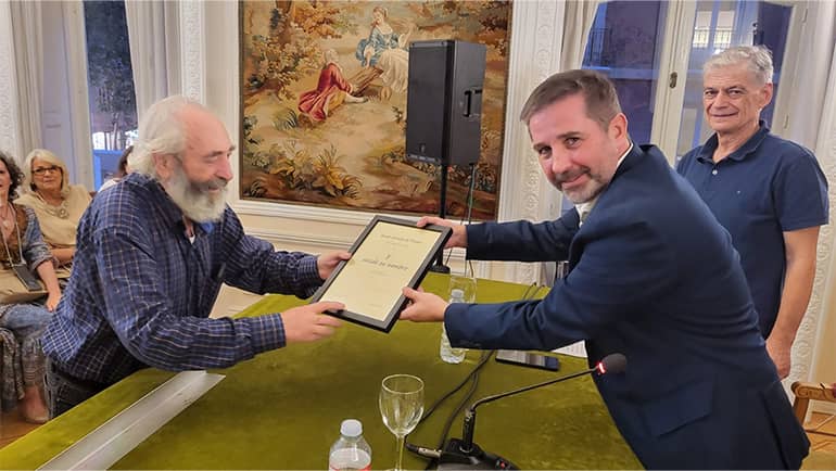 Dr. David Atienza gives Ramon Hernandez award at Centro Riojano in Madrid, Spain