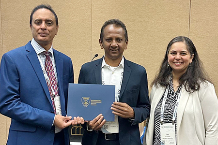 Group photo: EWRI presenting Hiroshan Hettiarachchi award