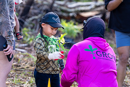 GROW Project Lead assists 4-year-old volunteer