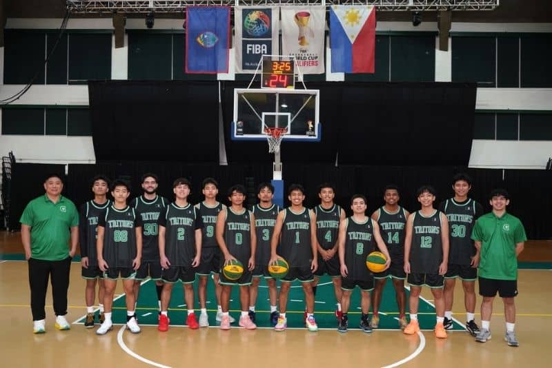 Team photo of basketball team.