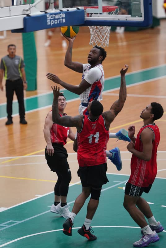 Andersen Bomber Surrounded