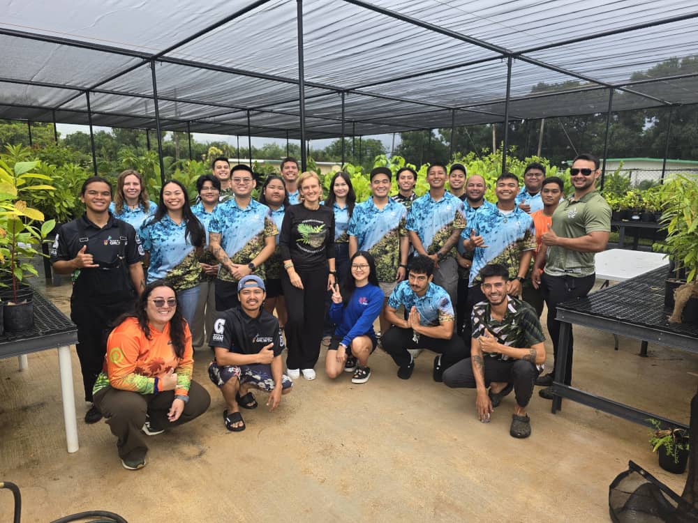 Island Conservation Lab staff.