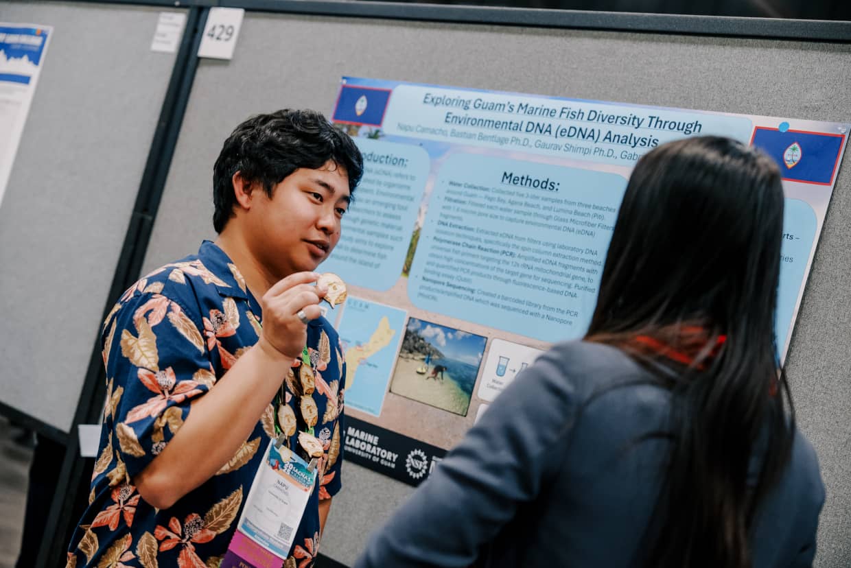 Napu Camacho presents his research at the SACNAS NDiSTEM conference in Columbus, Ohio.