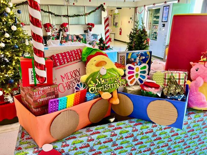 Christmas decorating contest