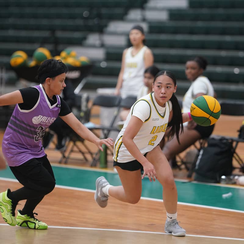 Lady Triton defends from BallHers