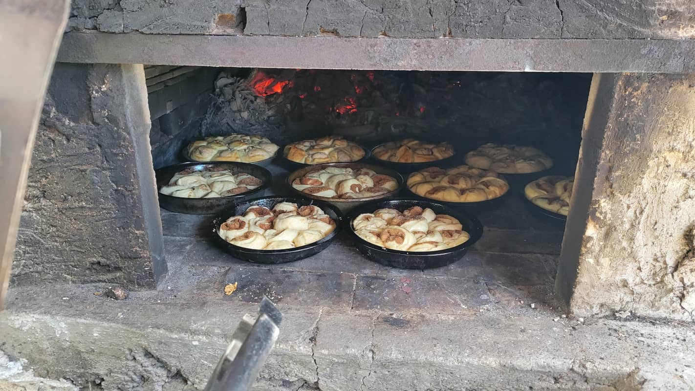 Cinnamon rolls in a hotnu