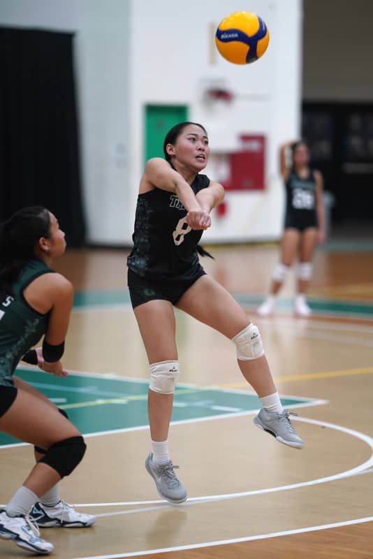 Lady Triton serving