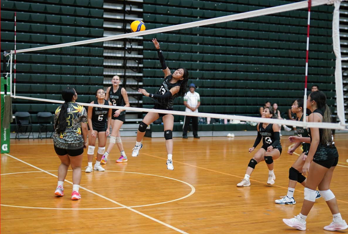 Lady Triton spiking