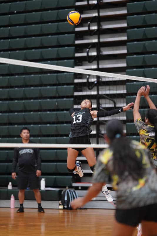 Lady Triton spiking 2