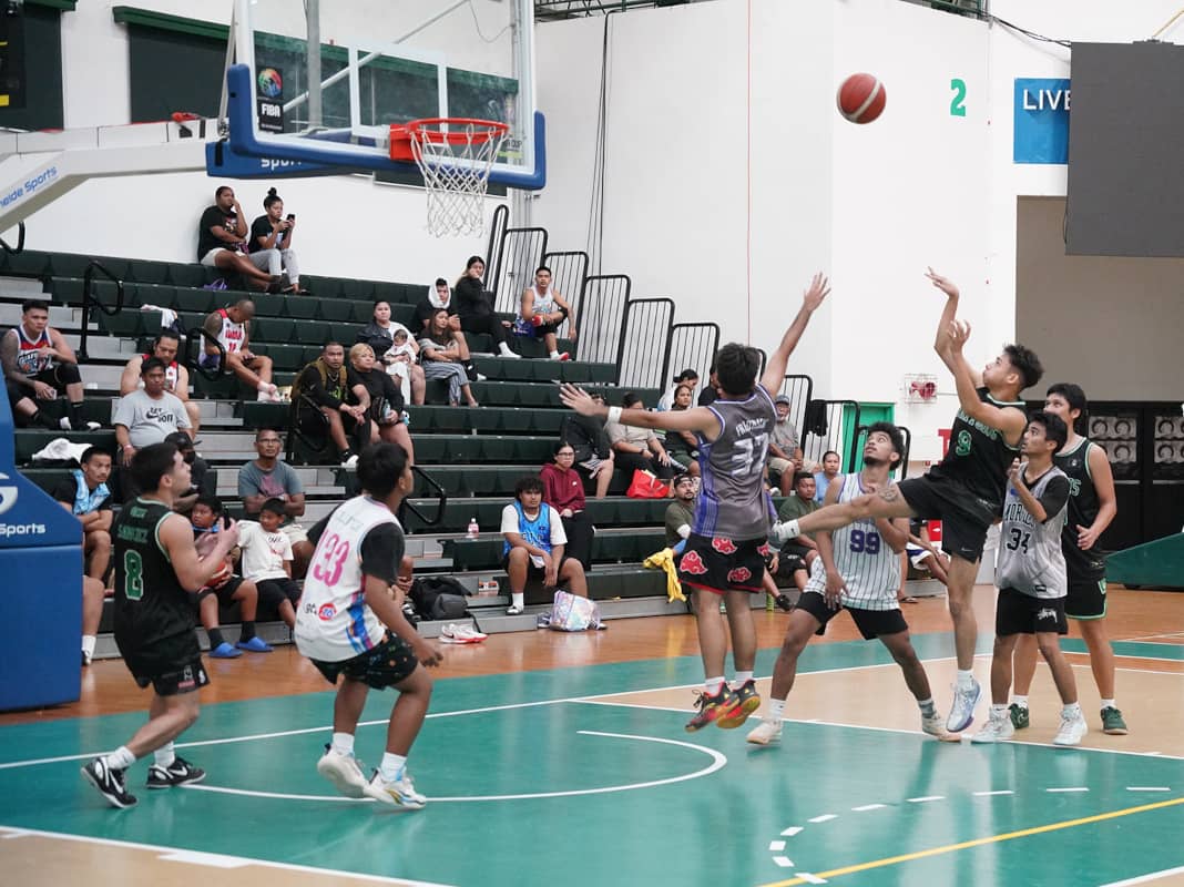UOG Triton shoots ball