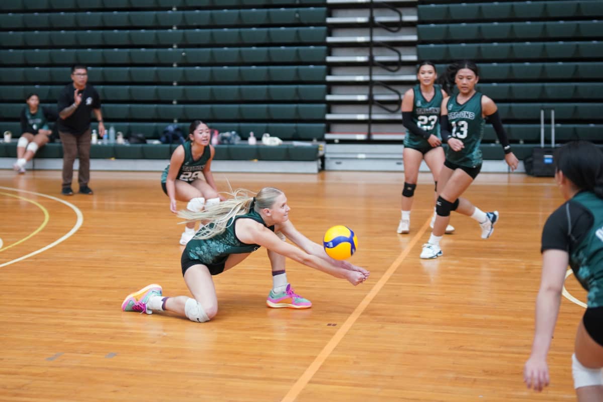 Lady Triton saving the ball